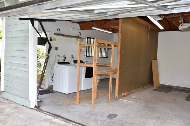 Building Photo - Beautiful spacious Home