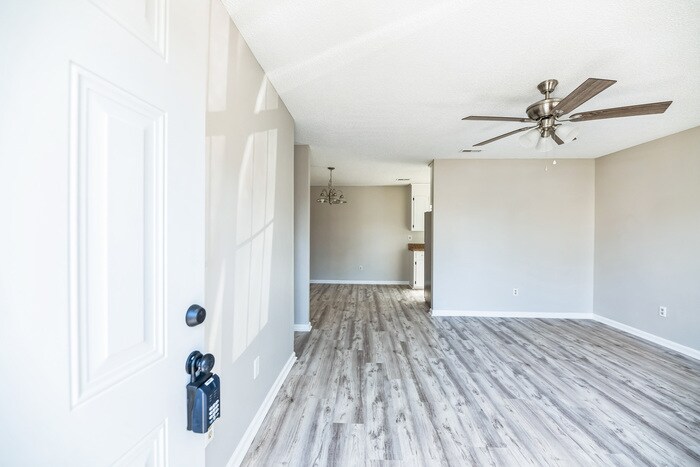 Building Photo - 114 Johnny Reb Dr