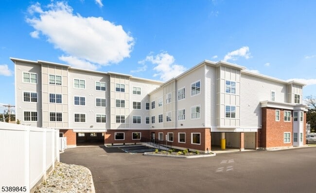 Building Photo - 70 Ridgedale Ave