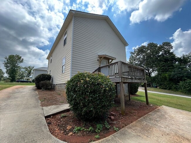 Building Photo - 310 Northside Dr