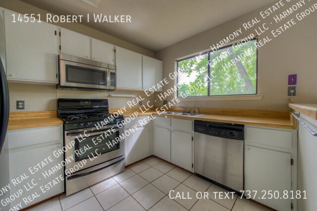 Building Photo - 14551 Robert I Walker Blvd