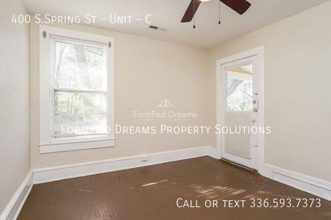 Building Photo - 400 S.Spring St - Unit-C