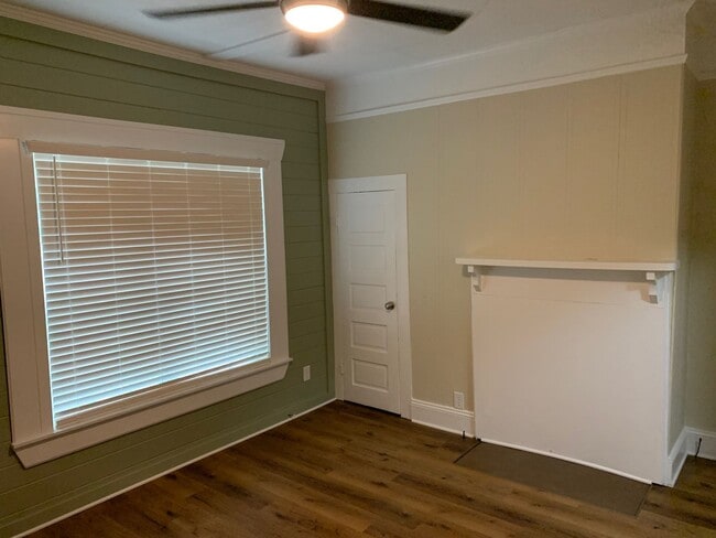 Building Photo - Freshly updated two bedroom, 1 bath house ...