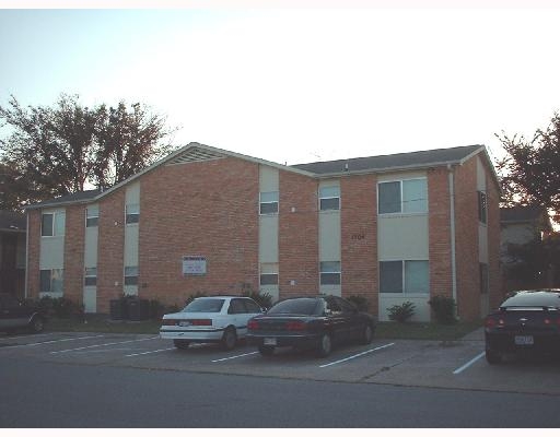 Primary Photo - Plainsman Apartments