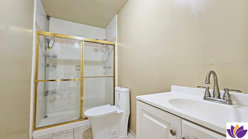 Building Photo - 18130 Oxnard St