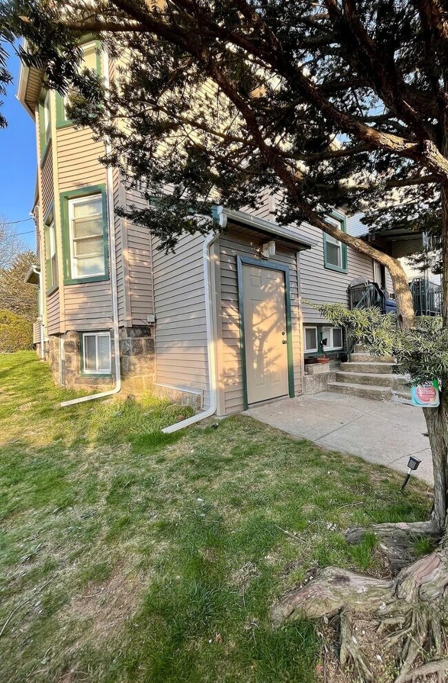 Building Photo - 34 Badeau Pl