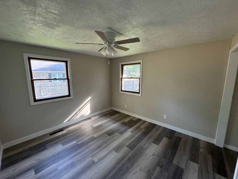 Building Photo - 1057 Delphi Ave