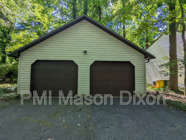 Building Photo - 944 Fern Trail