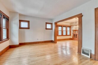 Building Photo - 5113 W Wisconsin Ave