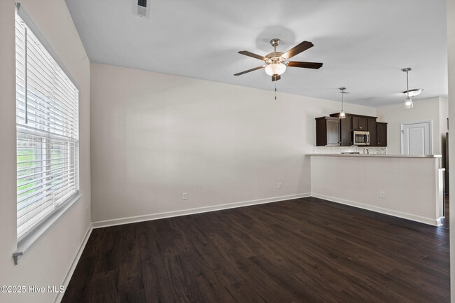 Building Photo - 110 Jaydn Dr E