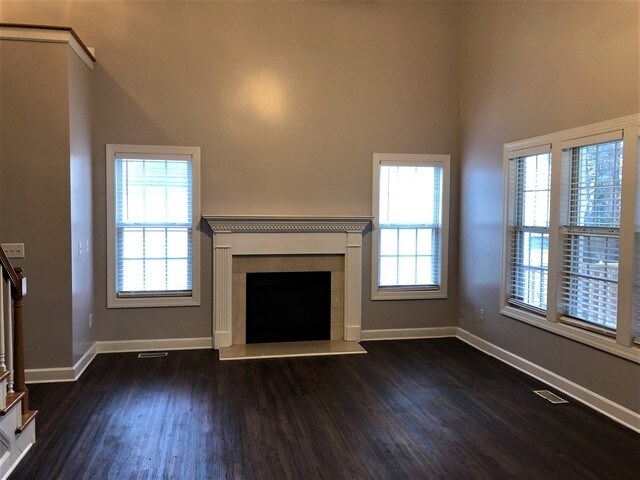 Building Photo - 2713 Denbel Cir