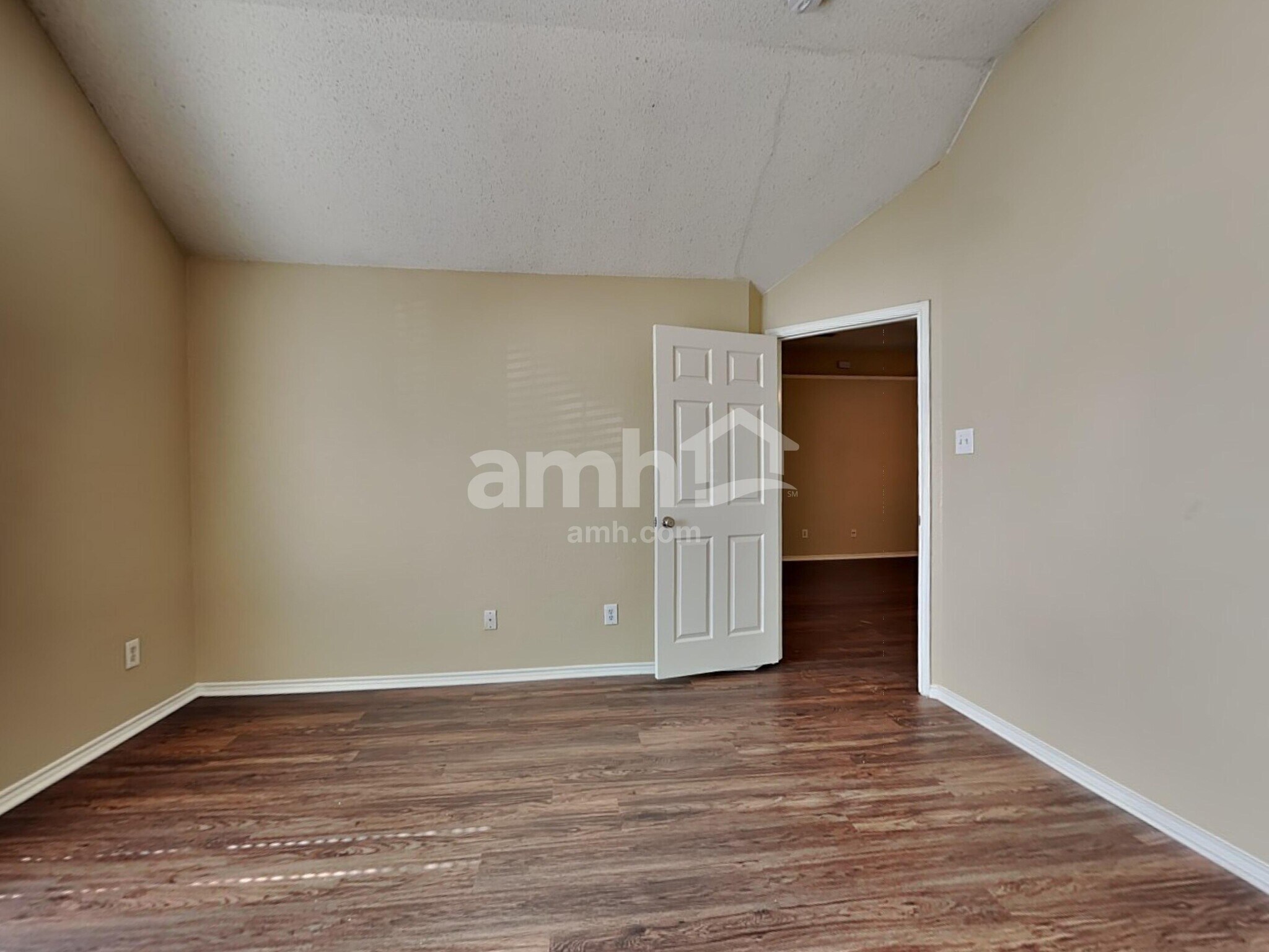 Building Photo - 733 Grandview Ave