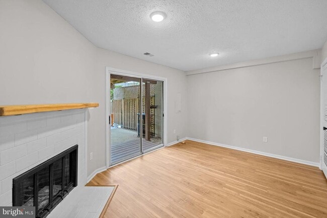 Building Photo - 8640 Dellway Ln