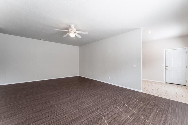 Building Photo - Milliken Duplex
