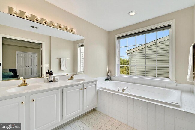 Building Photo - 4035 Timber Oak Trl