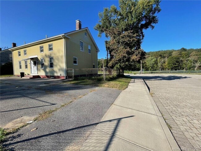 Building Photo - 79 River St