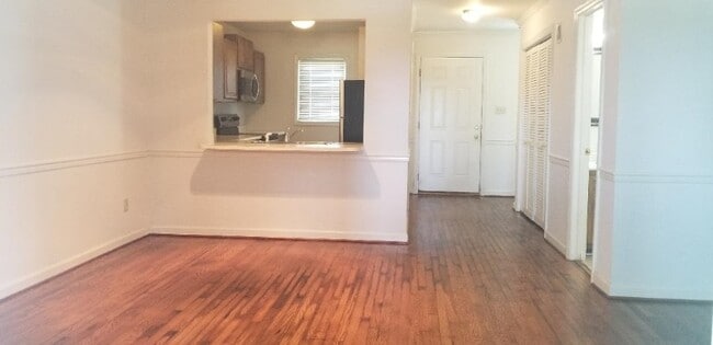 Building Photo - 461 Bramblewood Ln