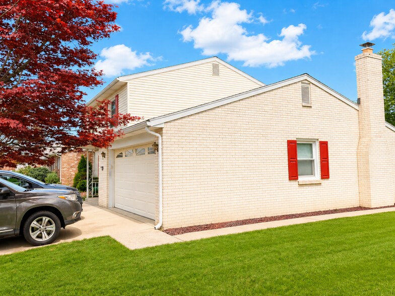 Building Photo - 314 Somerset Dr