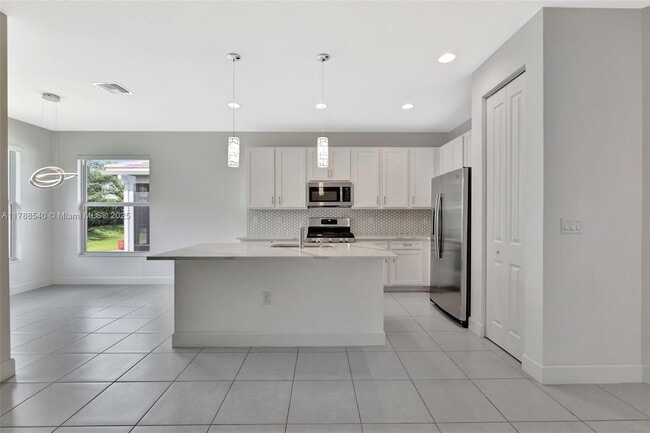 Building Photo - 12756 SW Clear Water Way