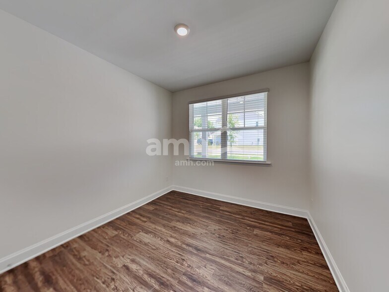 Building Photo - 3044 Garris Rd