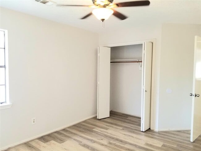 Building Photo - 9315 Bristlebrook Dr