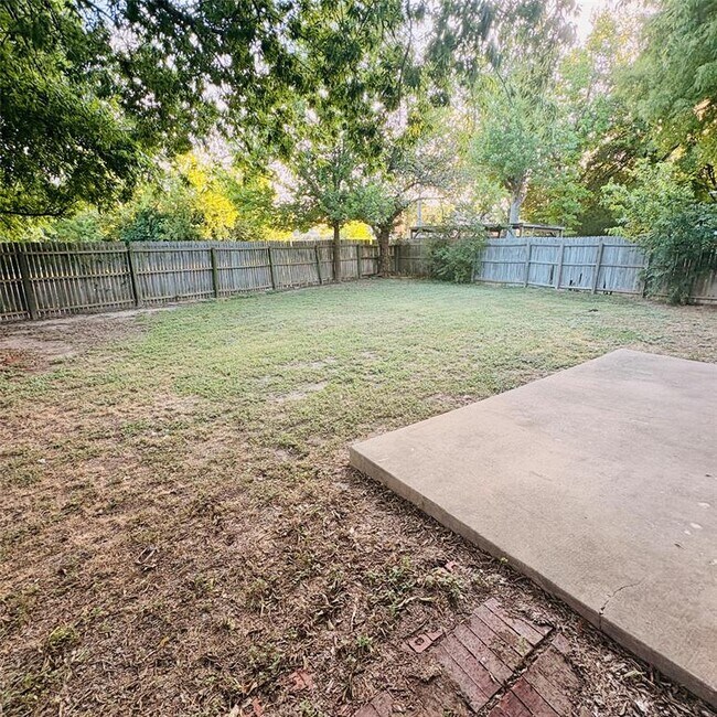 Building Photo - 1109 Briargate Dr