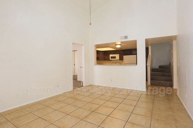Building Photo - 850 S River Dr