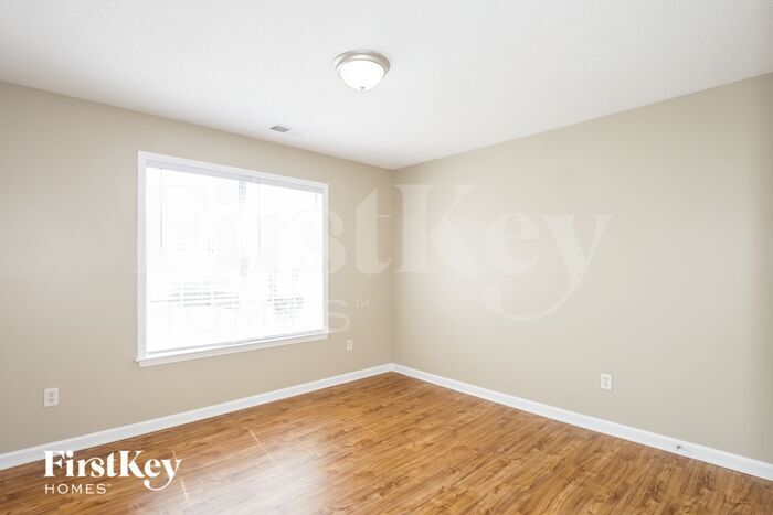 Building Photo - 10166 Green Moss Dr N