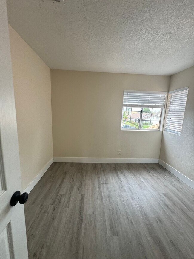 Building Photo - Beautiful 4 bedroom Home in Perris!
