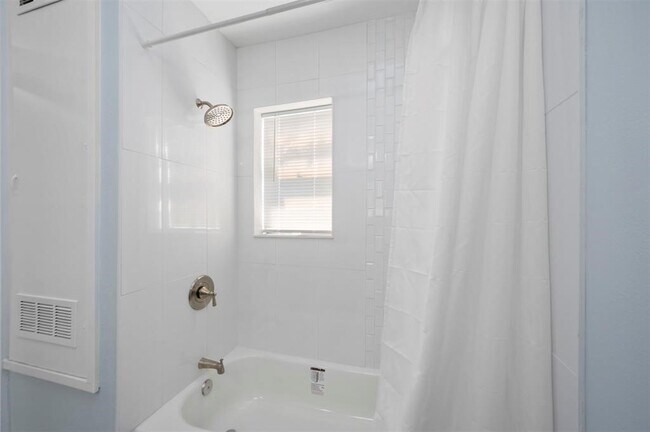 Building Photo - 1511 36th St