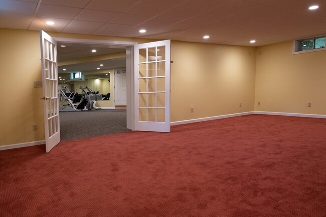 Building Photo - 55 Country Club Cir