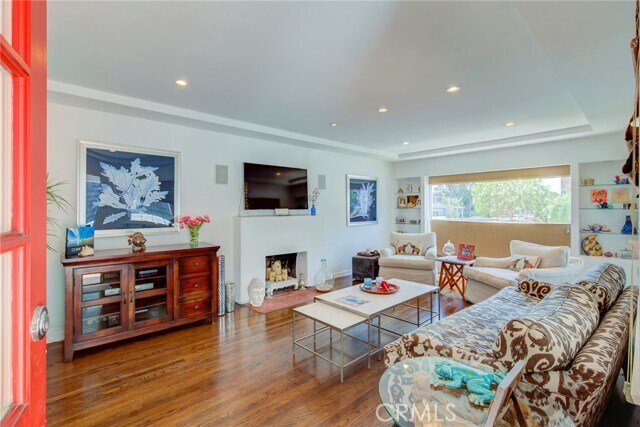 Building Photo - 333 3rd St