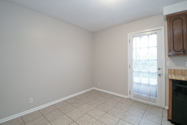 Building Photo - 814 Golf View Pl