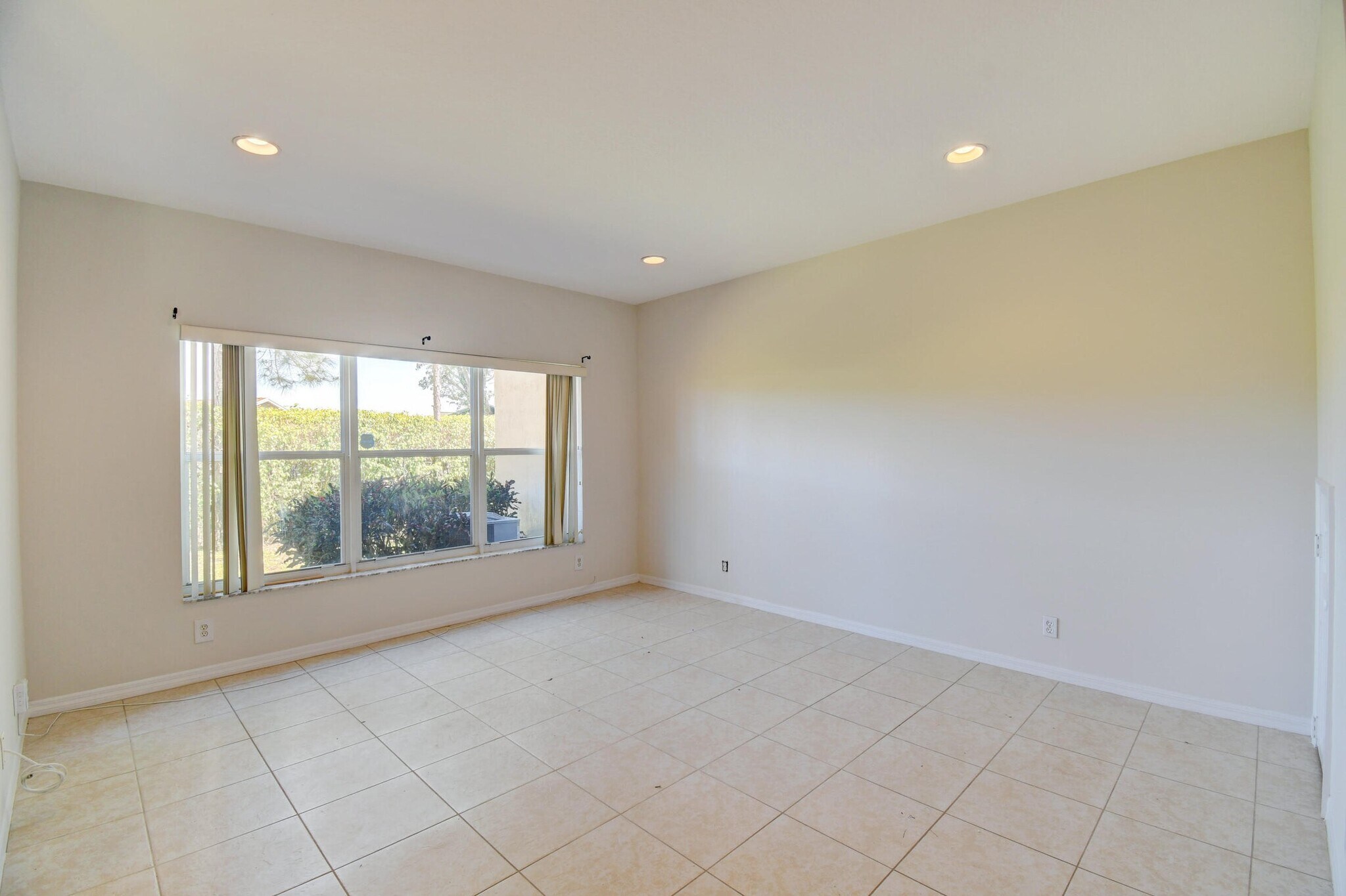 Building Photo - 6414 Park Lake Cir