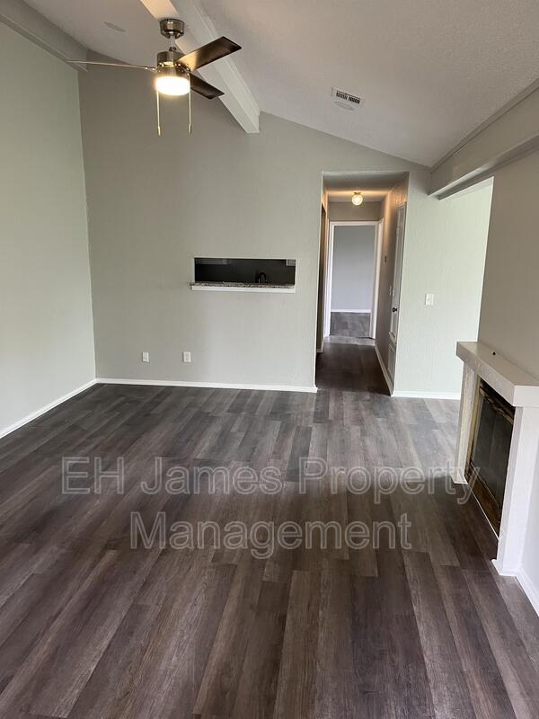 Building Photo - 10802 E 14th Ct