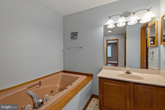 Building Photo - 4160 Bristol Dr