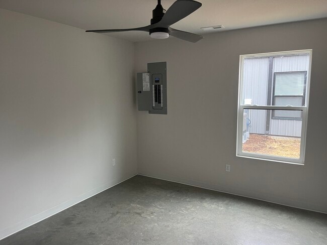 Building Photo - 208 3rd Ave