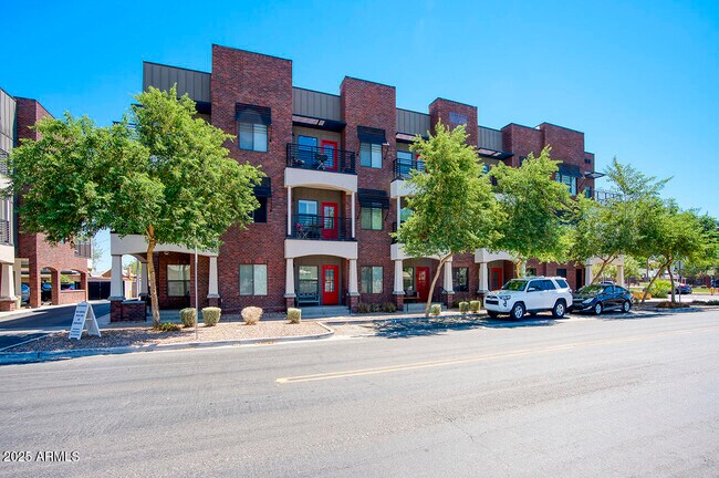 Primary Photo - 475 N 9th St