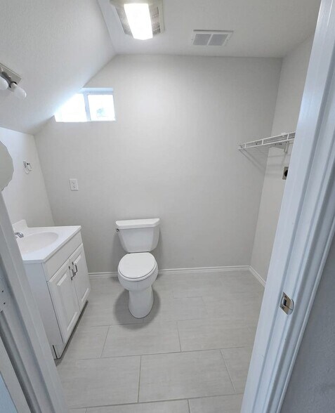 Building Photo - 351 Altgelt Ave