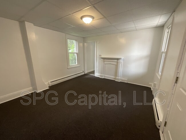 Building Photo - 204 N West St