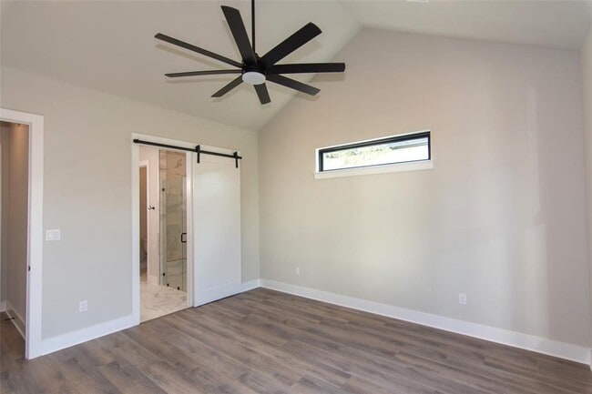 Building Photo - 2804 Lawrence Dr