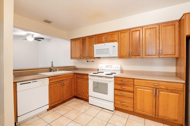 Building Photo - 2375 E Geddes Ave