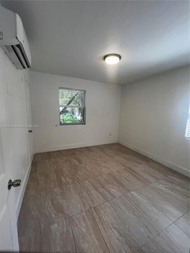 Building Photo - 11 Sidonia Ave