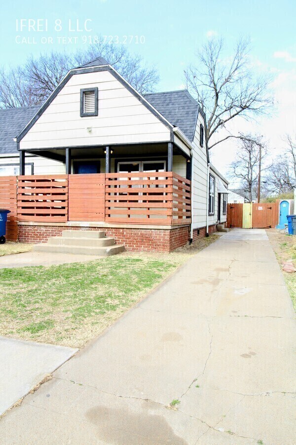 Building Photo - 2865 E Admiral Pl