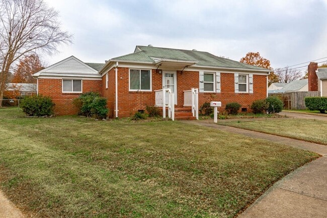 Building Photo - Cozy Brick Ranch in Norfolk