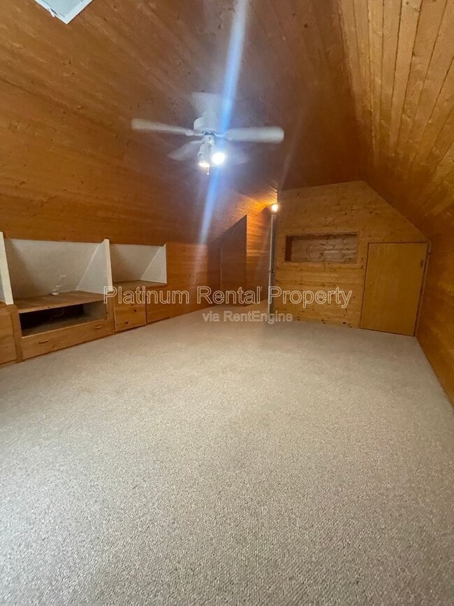 Building Photo - 475 Ellesmere Way