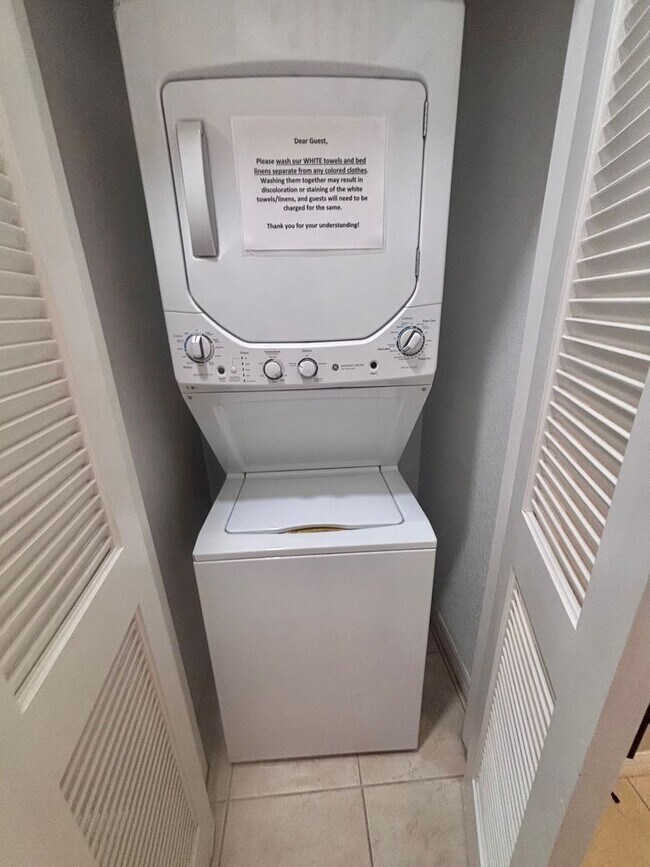 Building Photo - Resort Community Home