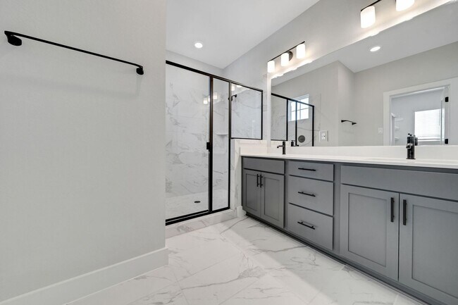 Building Photo - 13631 Giovannis Gdn
