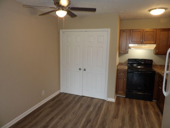 Building Photo - 35 Ashwood Ct