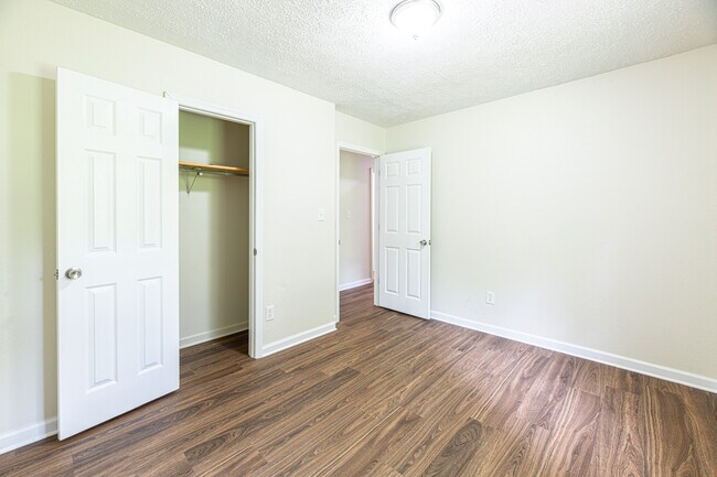 Building Photo - 320 Beechwood Dr